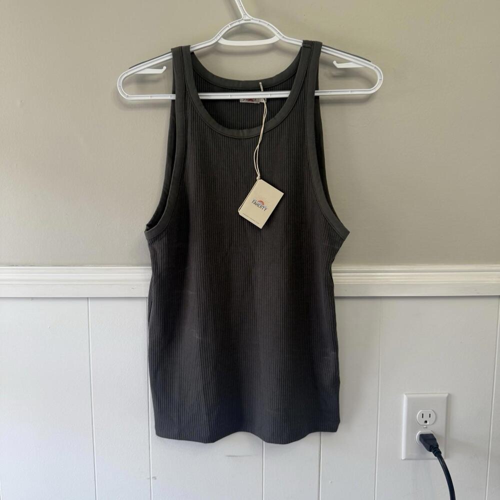 Faherty Featherweight Freestyle Tank in Washed Black Sz L NWT $68 Casual Basic - Picture 2 of 4